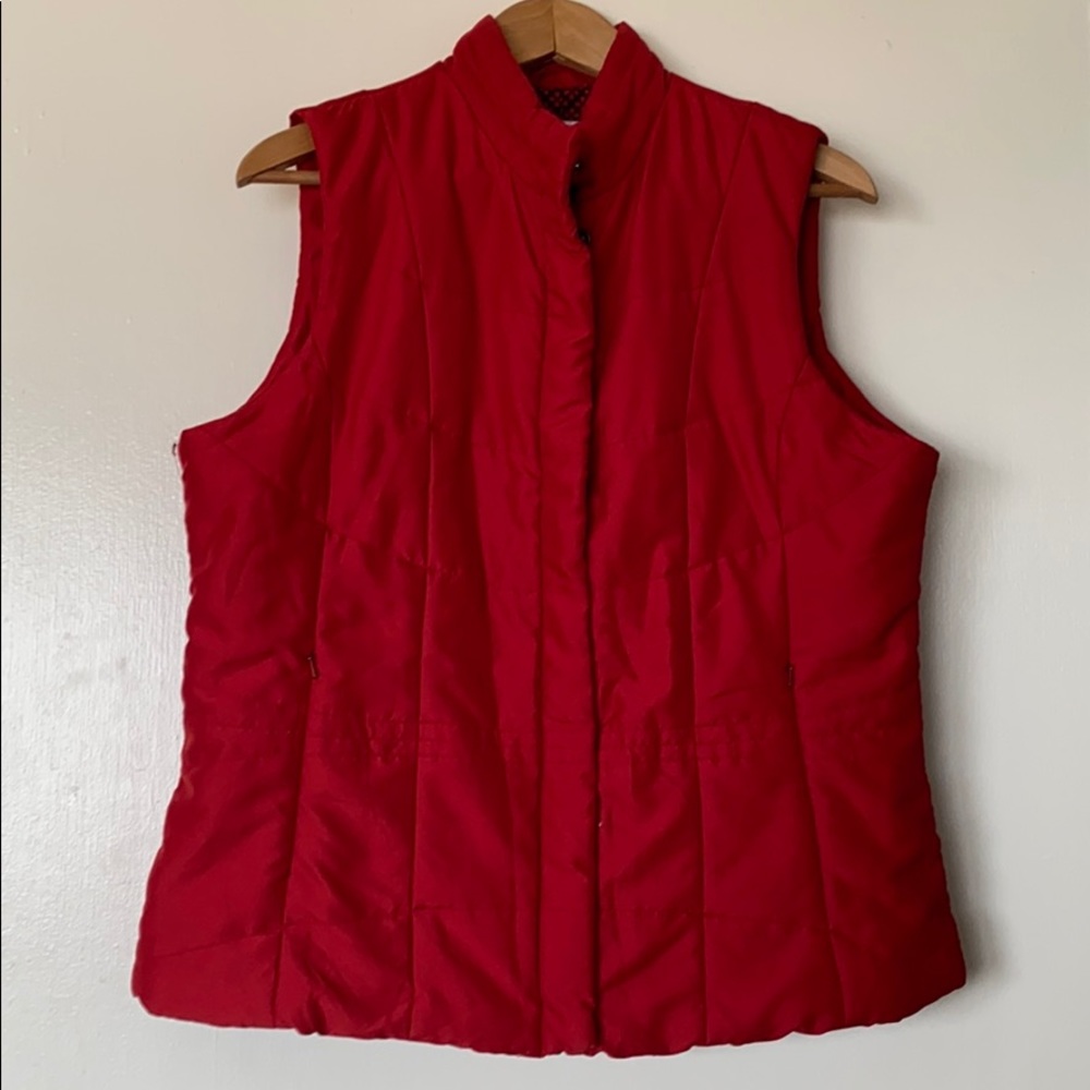 Red puff vest with 2 zipper pockets